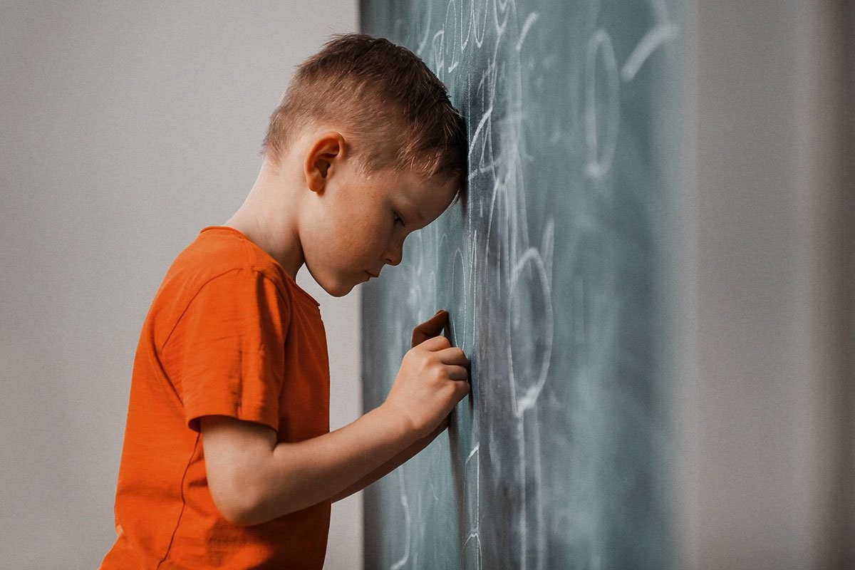 Ученые: неуверенность в учителе и домашние задания мешают детям понимать математику - слайд 