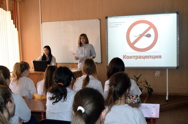Родители столичных школьников выступили против бесед о контрацепции в школах - слайд 