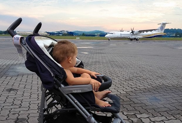 Новые правила провоза ручной клади в самолет вступают в силу: детскую люльку, складную коляску и детское питание можно брать на борт бесплатно - слайд 
