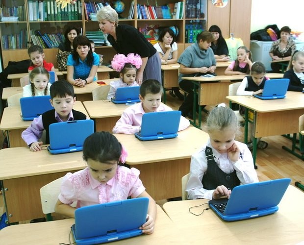 В московских школах увеличат количество точек Wi-Fi - слайд 