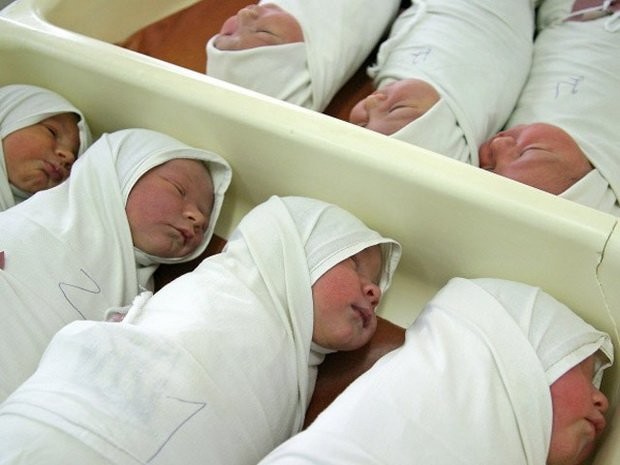В России растет число бездетных женщин и семей с двумя и более детьми - слайд 