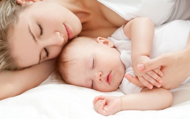 Исследование: если ребенок спит с матерью, его сон крепче - слайд 