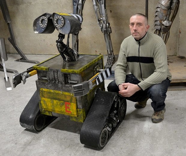 Отец делал из металлолома роботов для детей и нашел свое призвание - слайд 