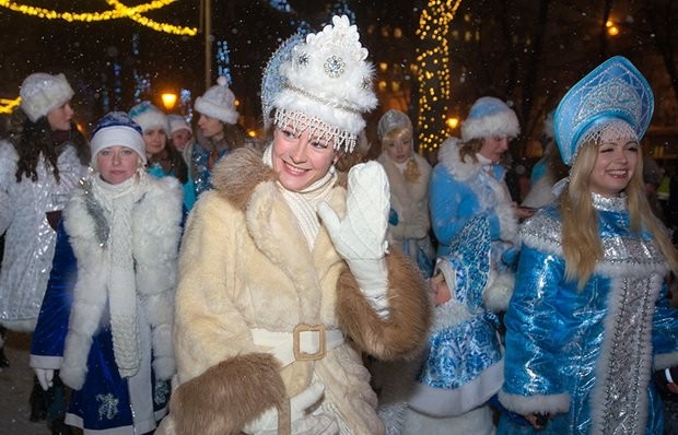 В центре Москвы пройдет парад Снегурочек  - слайд 