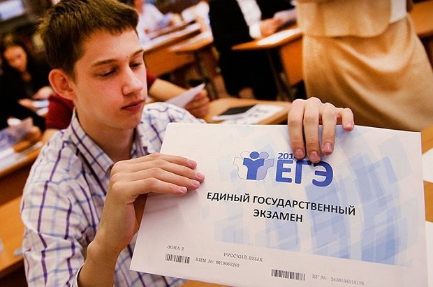 Отменить ЕГЭ и уравнять в зарплатах московских и региональных учителей: кандидат в президенты озвучил свои планы - слайд 