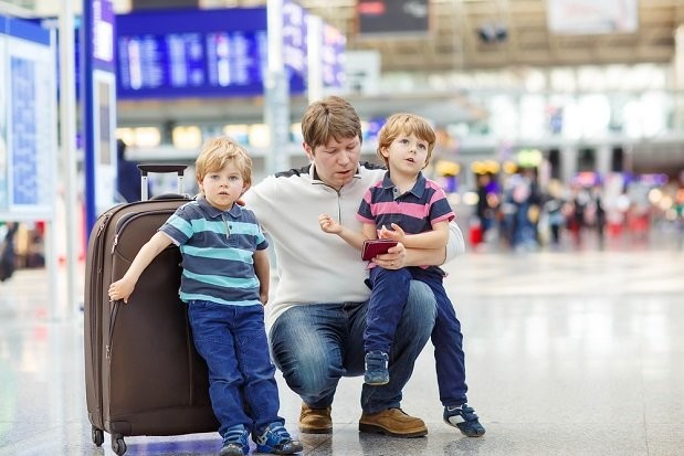 Британские авиапассажиры стыдятся поведения  своих детей - слайд 