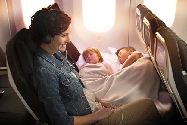 Авиакомпания Air New Zealand представила специальные кресла для родителей с младенцами - слайд 