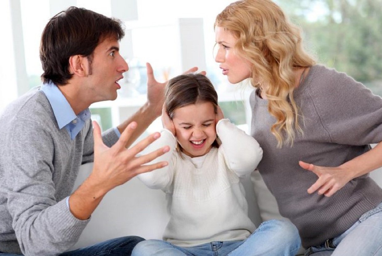 Как быть, если один из родителей бьет и наказывает ребенка? Объясняет психолог - слайд 