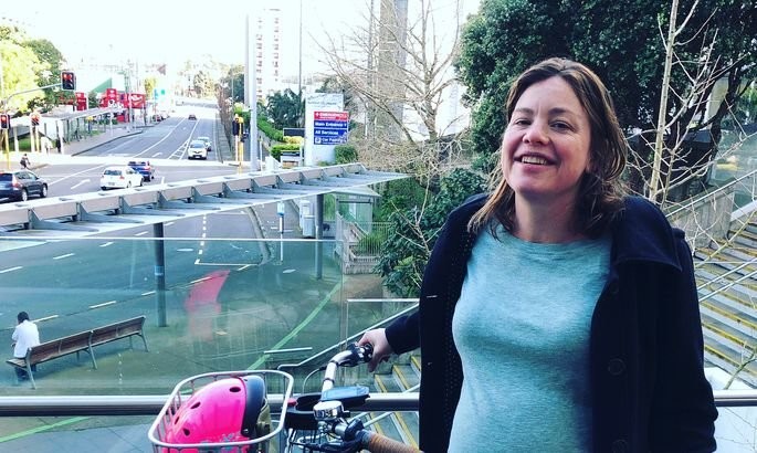 Министр Новой Зеландии по делам женщин отправилась в роддом на велосипеде - слайд 