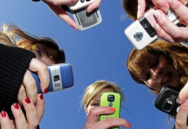 Во Франции запретили мобильные телефоны в школах - слайд 