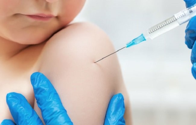 Минздрав обсуждает законопроект, запрещающий врачам призывать к отказу от вакцинации - слайд 