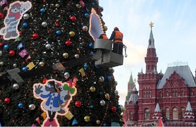 На Красной площади установили елку - слайд 