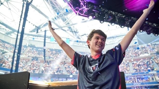 Американский подросток выиграл 3 миллиона долларов на турнире Fortnite  - слайд 