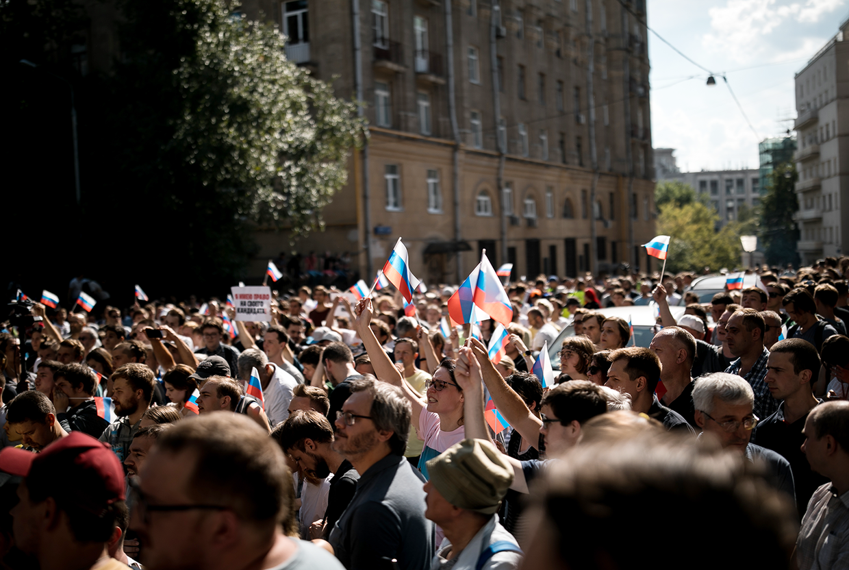 Родителей, которые взяли на митинг маленького сына, могут лишить родительских прав - слайд 