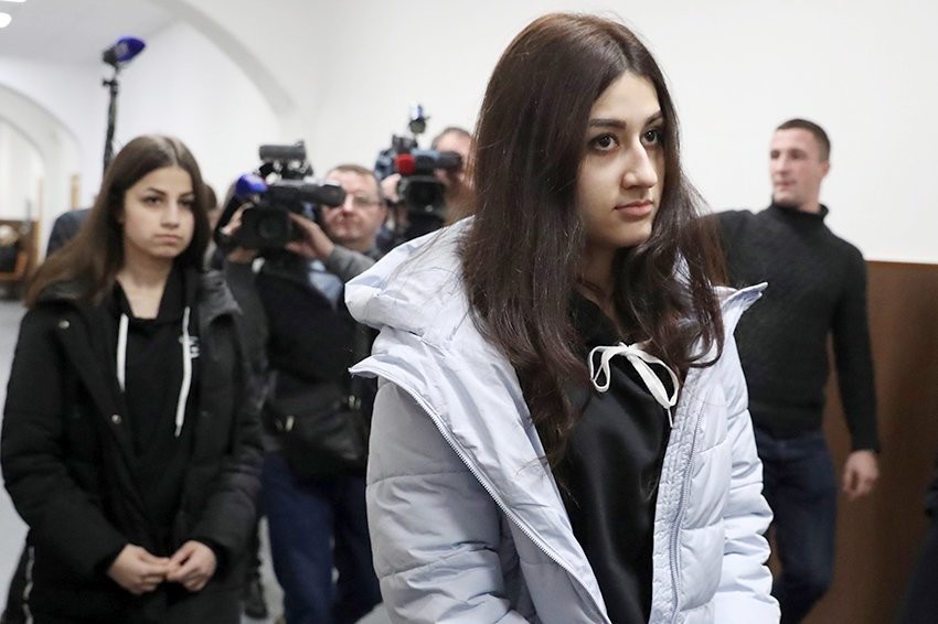 Сестры Хачатурян признаны жертвами насилия со стороны своего отца - слайд 