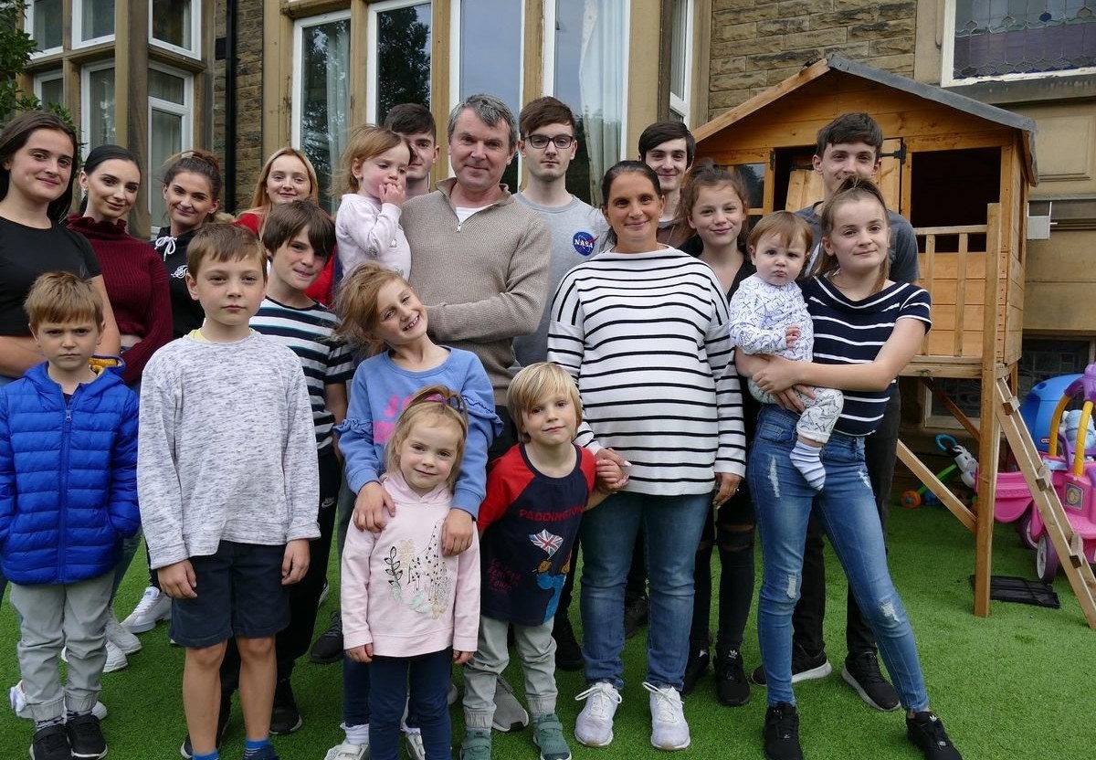 Многодетная британка ждет 22-го ребенка — это самая большая (и очень счастливая) семья страны - слайд 