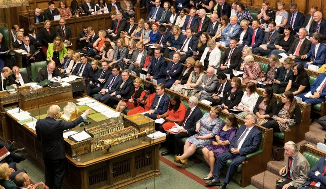 Впервые в истории женщине удалось совместить работу в британском Парламенте с материнством (давно пора!) - слайд 