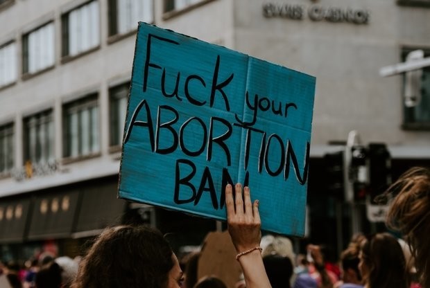 В Польше практически полностью запретили аборты - слайд 