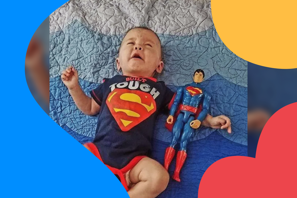 Недоношенный ребенок ростом с фигурку Супермена вырос и покорил соцсети - слайд 
