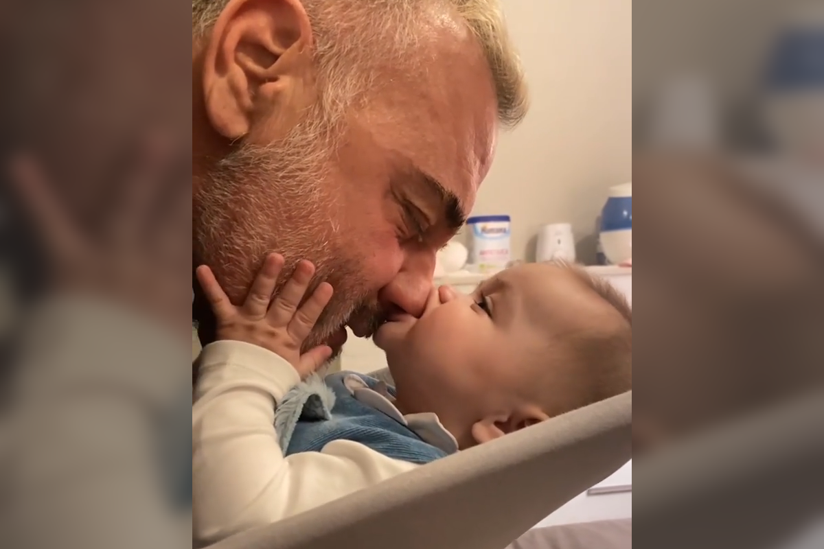«Танцующий миллионер» показал видео с кусающей его дочерью и вызвал споры - слайд 