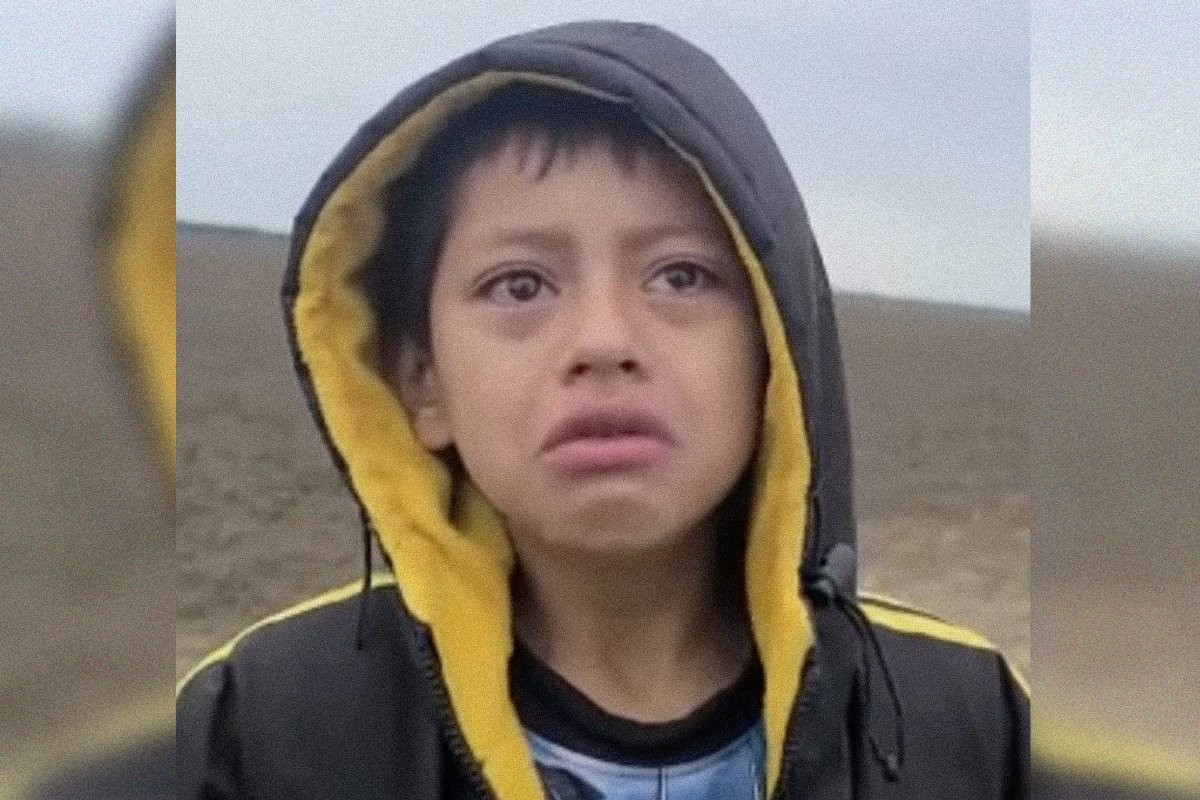 «Мне страшно»: десятилетнего мальчика бросили одного на границе США и Мексики - слайд 