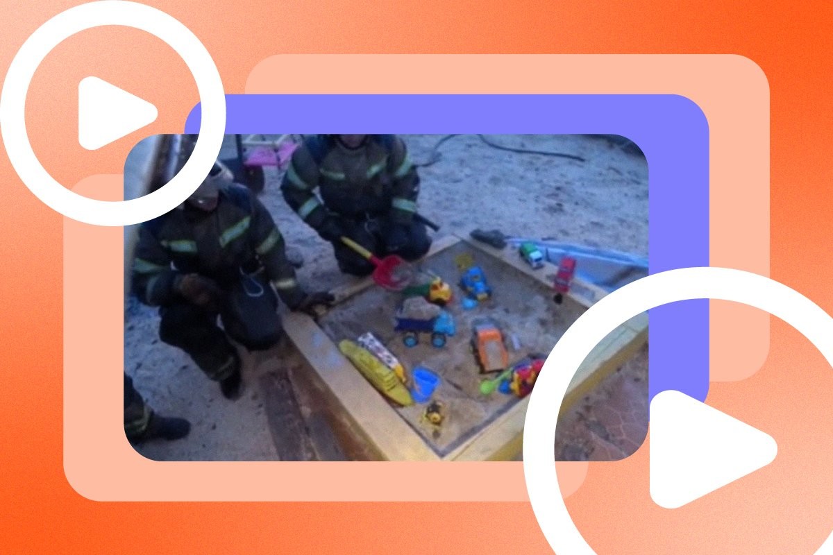 Тагильские пожарные поиграли в песочнице после очередного вызова - слайд 