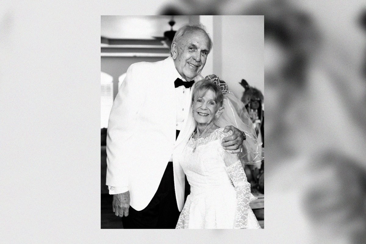 Бабушка и дедушка повторили свадебную фотосессию через 59 лет после бракосочетания - слайд 