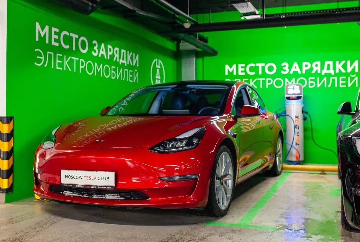 В ЦДМ на Лубянке открылся пункт зарядки для электромобилей и «сухая» автомойка - слайд 