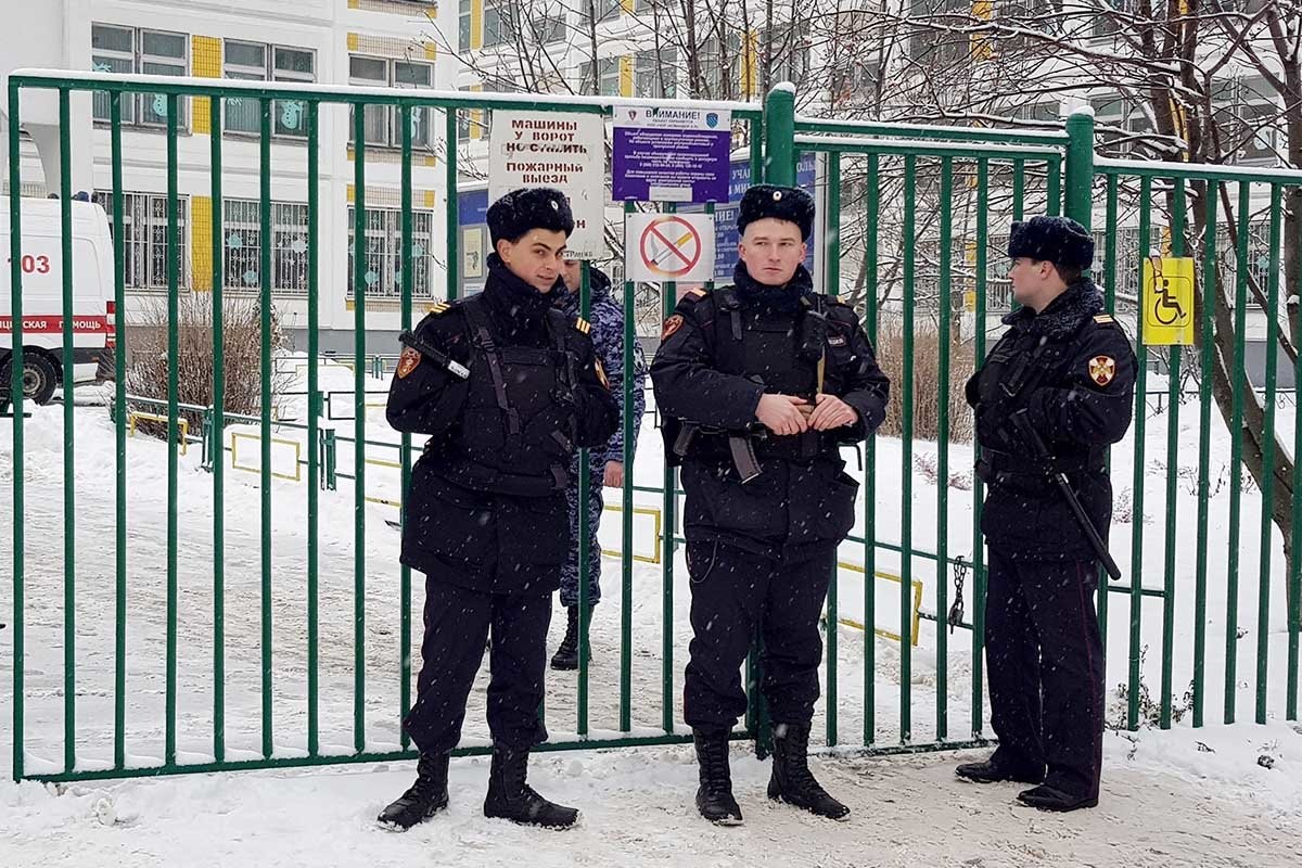 Массовое «минирование» школ в России: что происходит? - слайд 