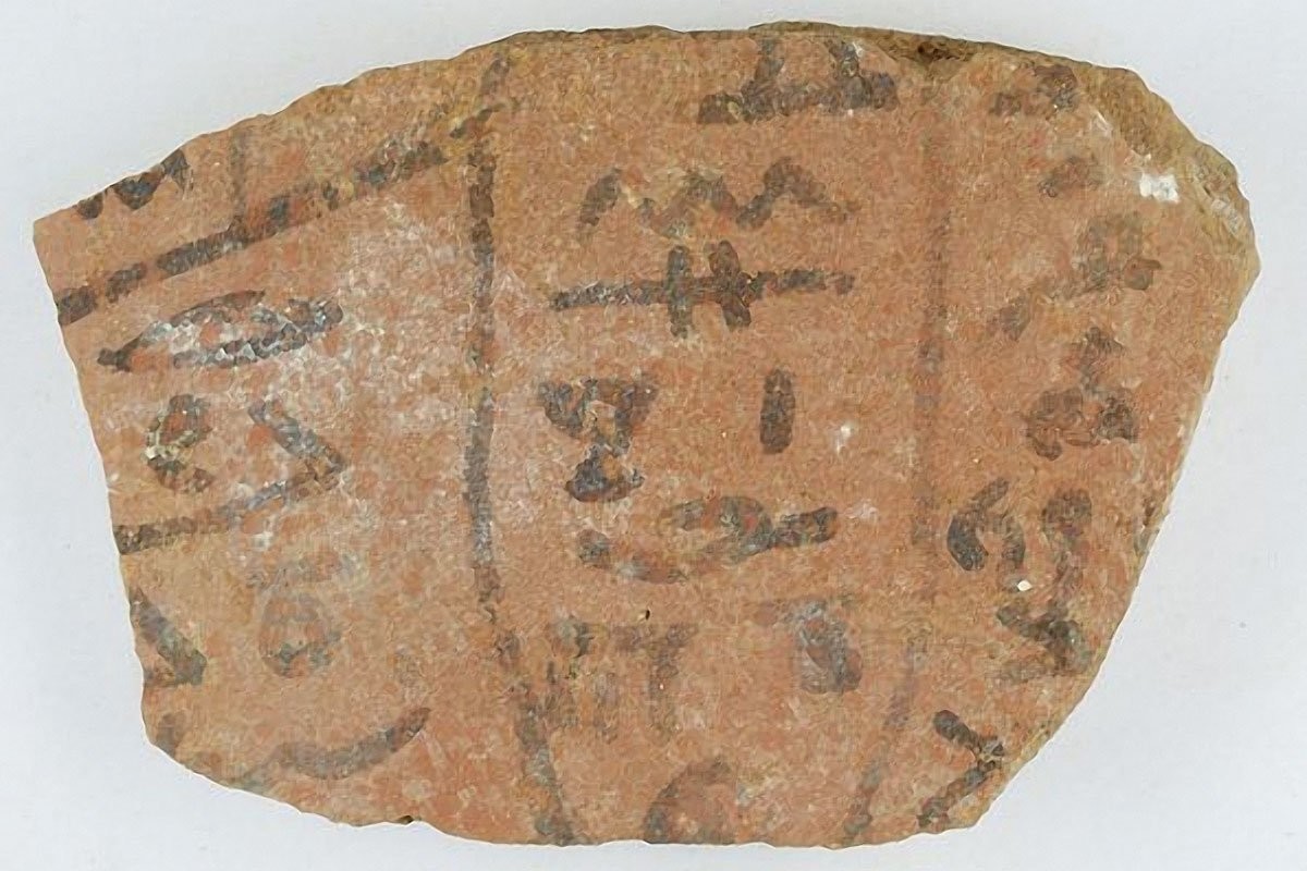 Древнеегипетские Онфимы: ученые нашли «школьные тетрадки» на глиняных черепках - слайд 