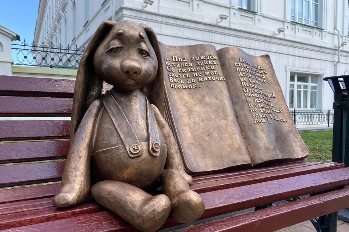 Посвящается детям: в Екатеринбурге установили памятник зайке из стихотворения Барто - слайд 