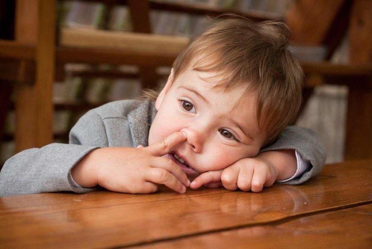 Почему дети ковыряют в носу, грызут ногти, сосут пальцы — и что с этим делать - слайд 