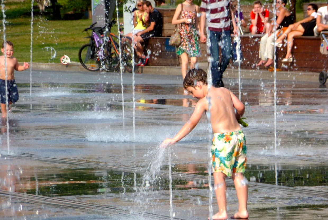 Сухие фонтаны в Москве: куда пойти с детьми в жару - слайд 