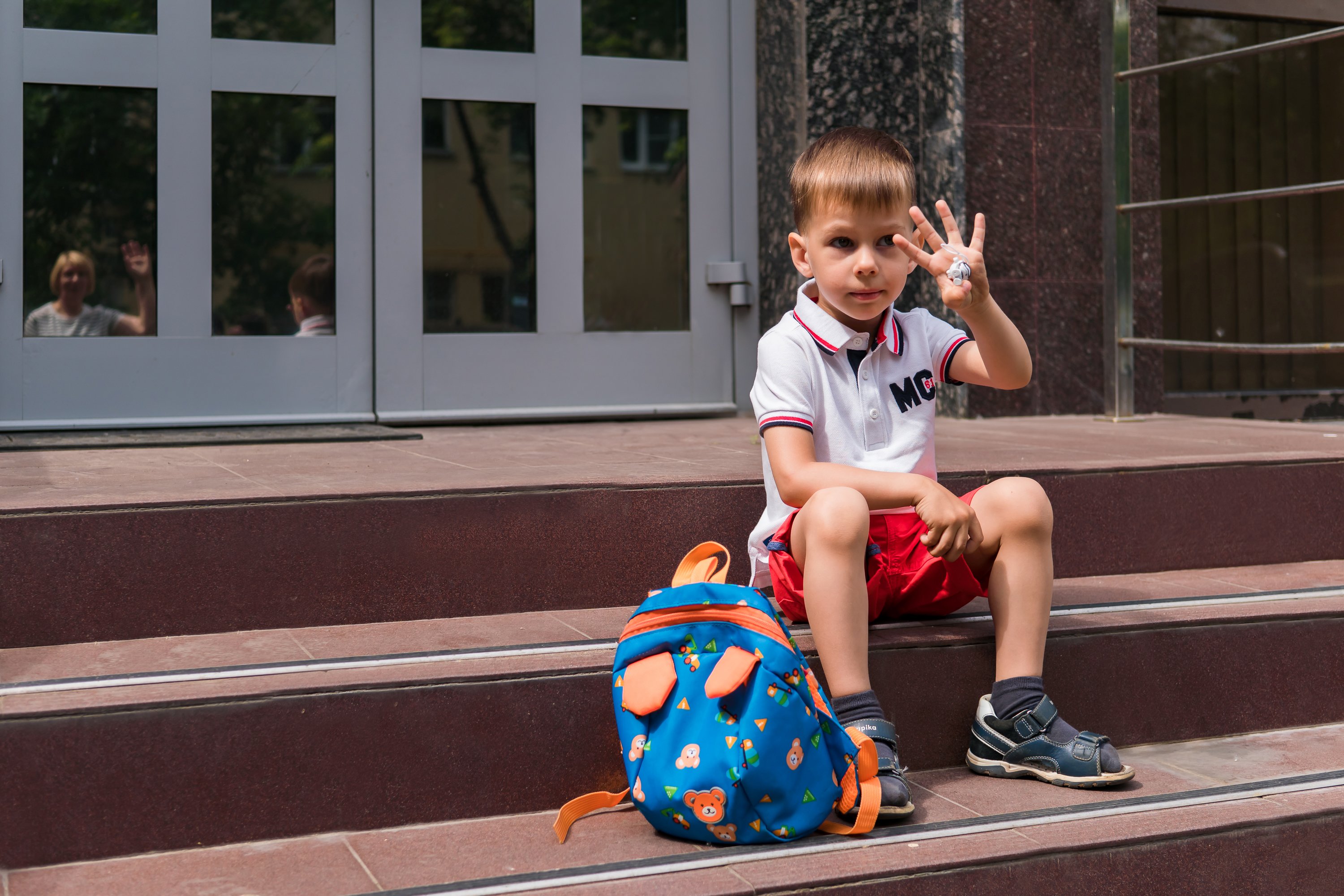 Ребенок хочет ходить на дополнительные занятия, но возить некому. Что  делать?