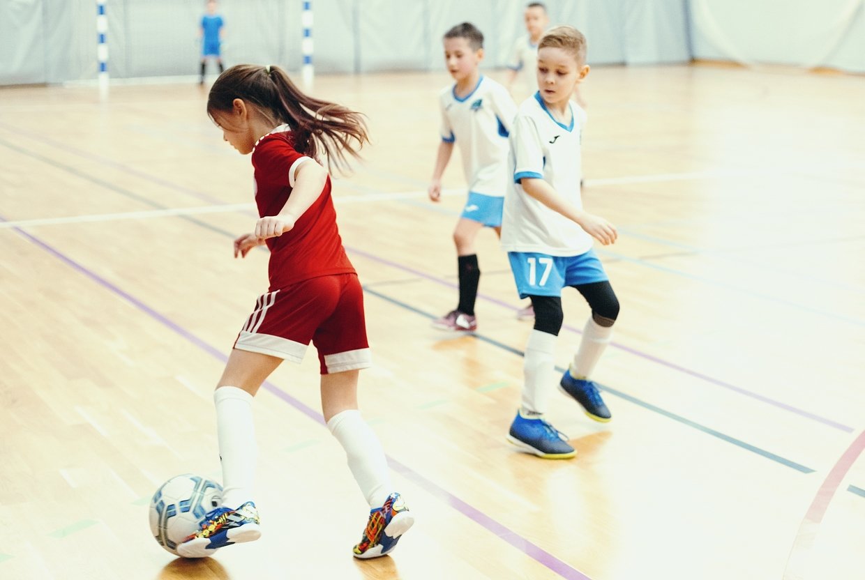 «Предрассудки живут только когда мы позволяем им жить»: основатель женской футбольной школы о девочках в футболе - слайд 