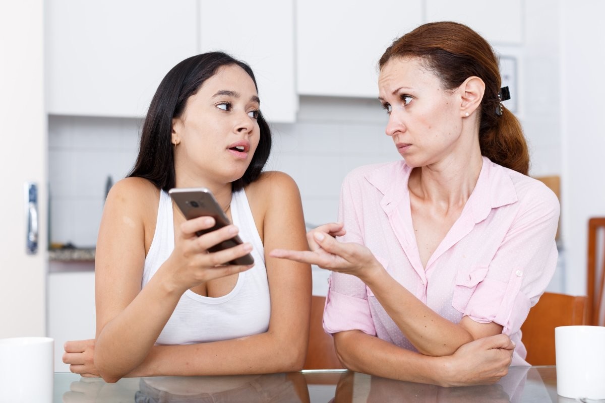 Ну и гад-же-ты: семейный психолог — о том, почему нас бесит, что дети залипают в телефонах - слайд 