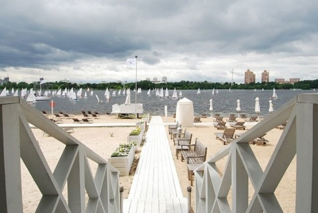 пляж Beach Club в москве по адресу ленинградское шоссе 39